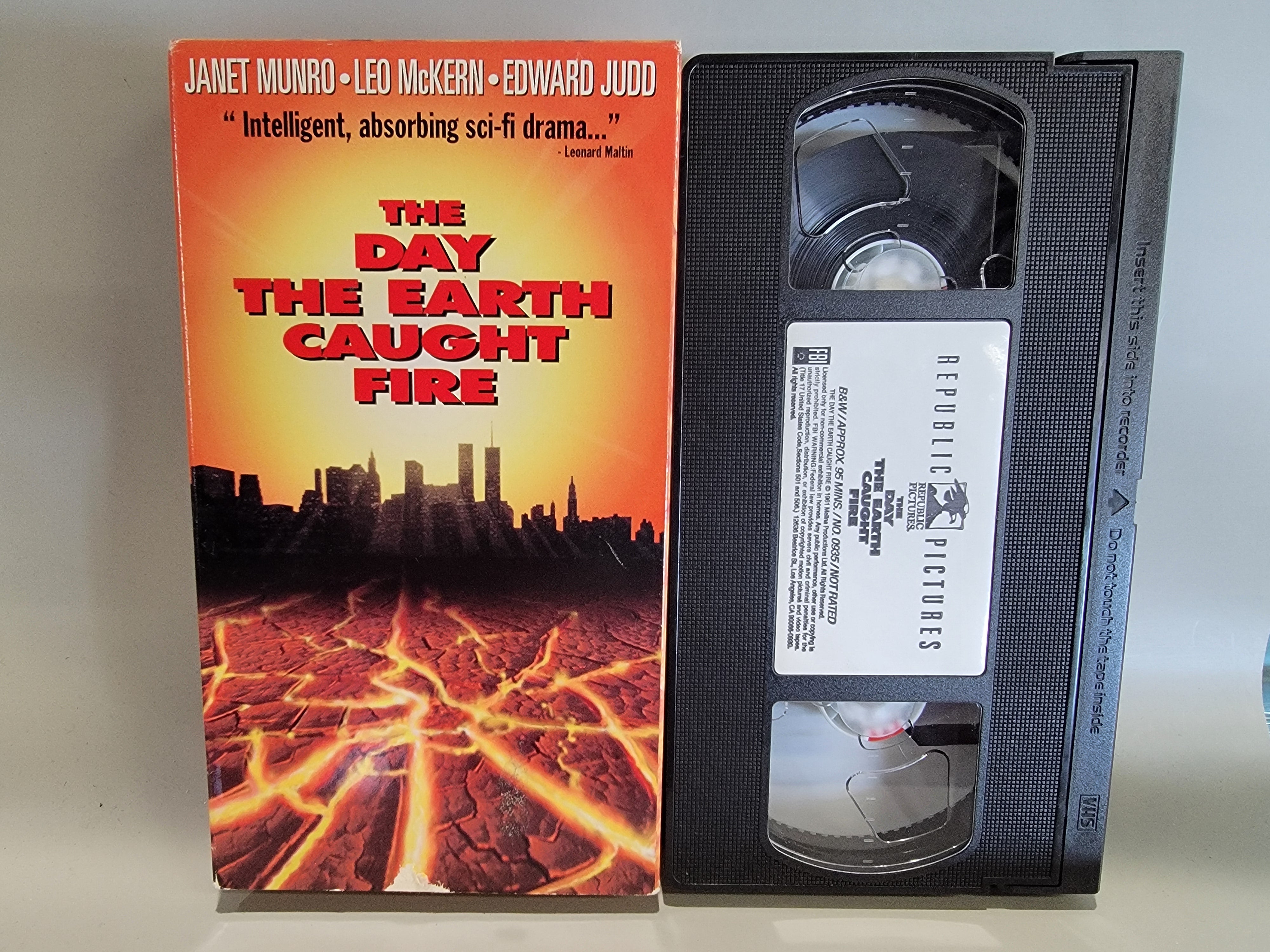 THE DAY THE EARTH CAUGHT FIRE VHS [USED]
