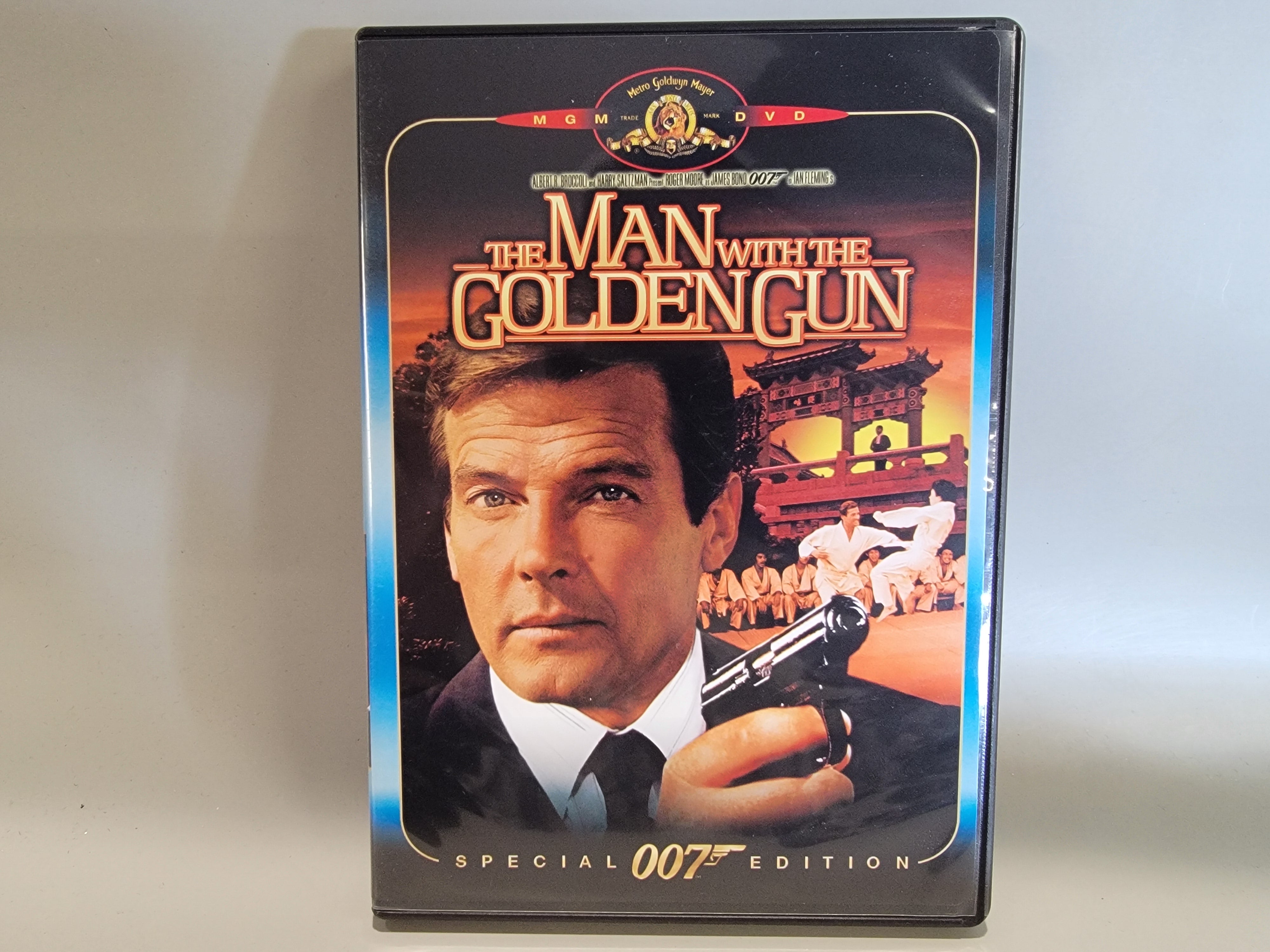 THE MAN WITH THE GOLDEN GUN DVD [USED]