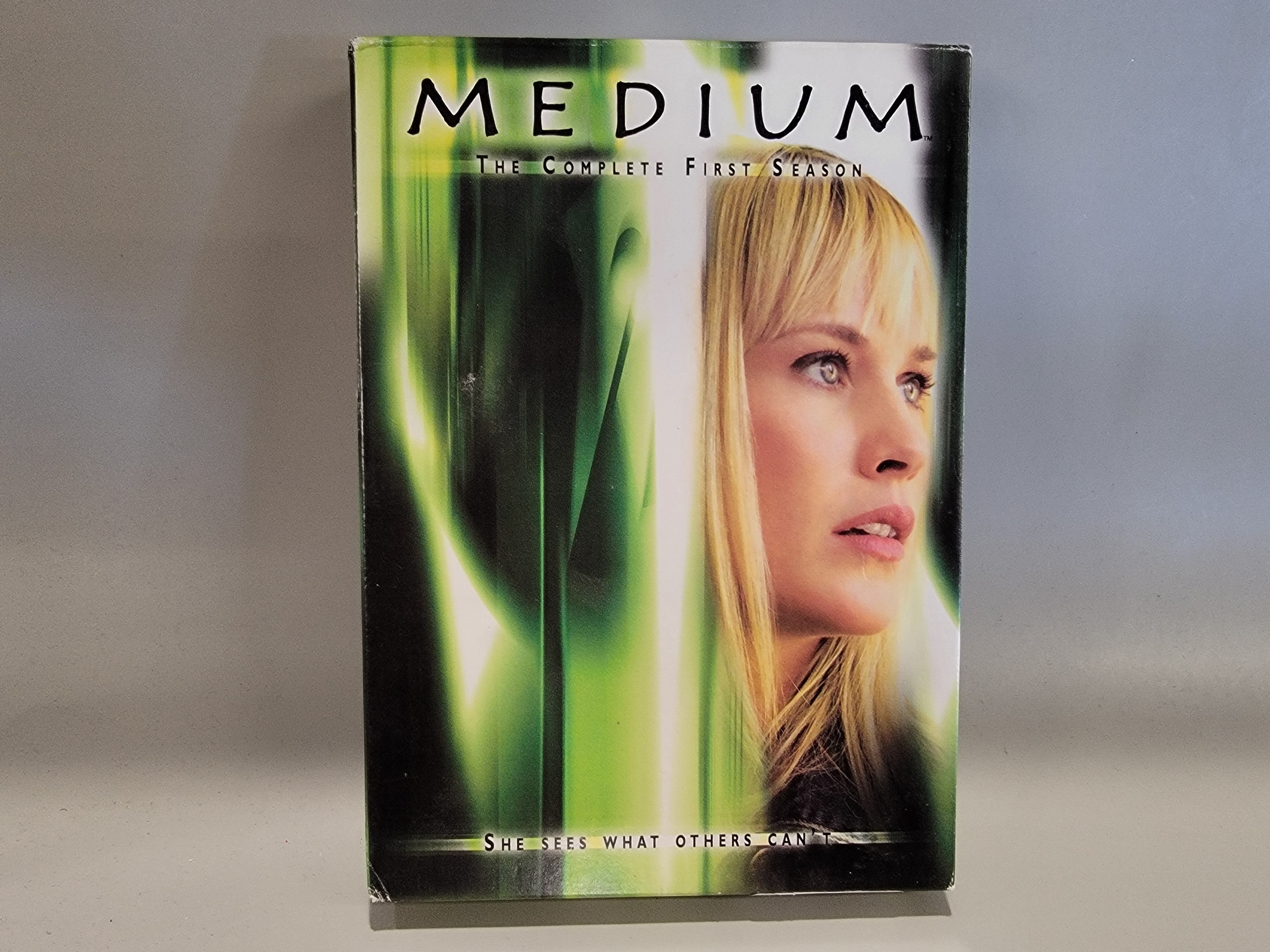 MEDIUM: THE COMPLETE FIRST SEASON DVD [USED]