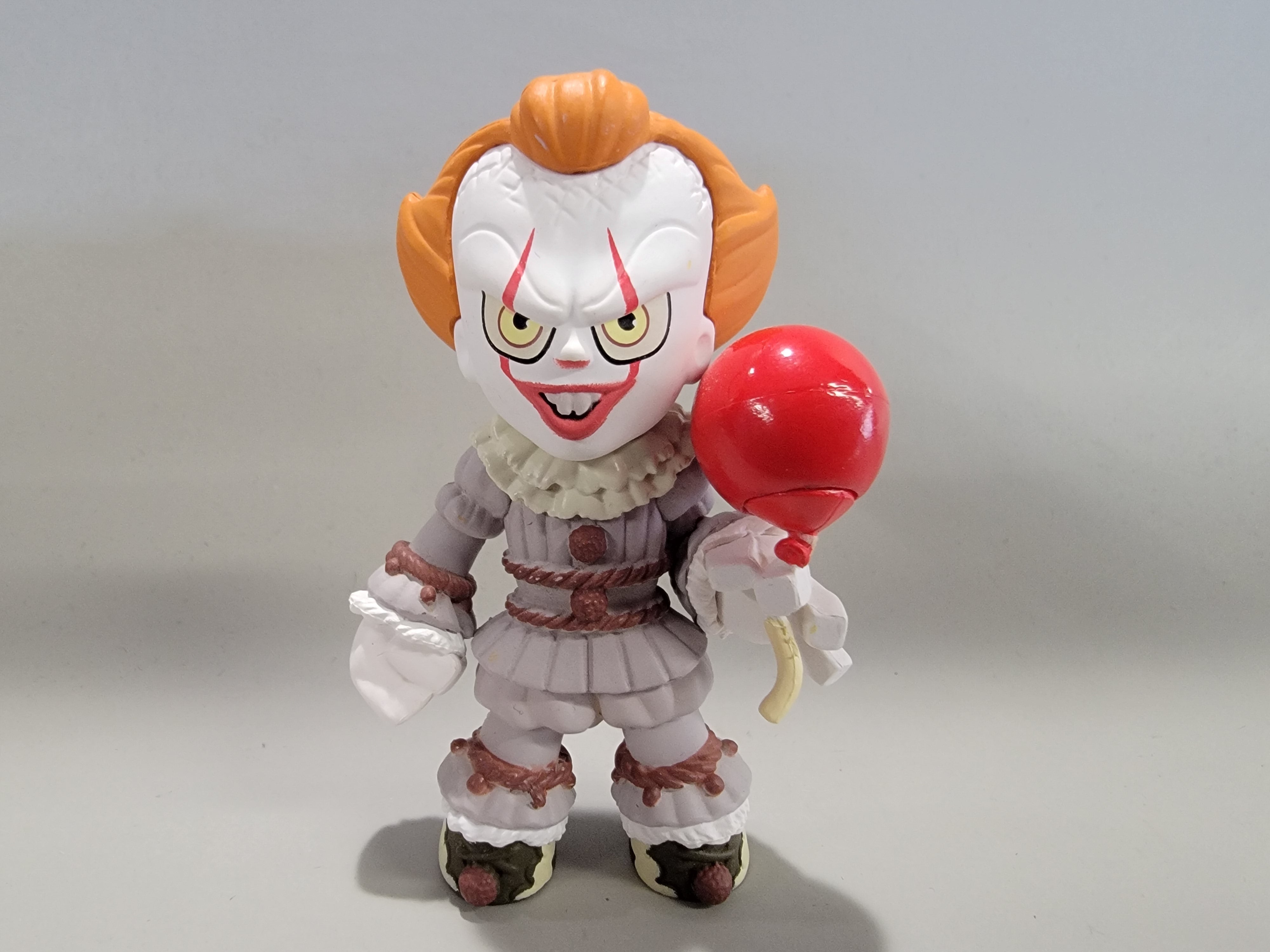 FUNKO MYSTERY MINIS - PENNYWISE WITH BALLOON