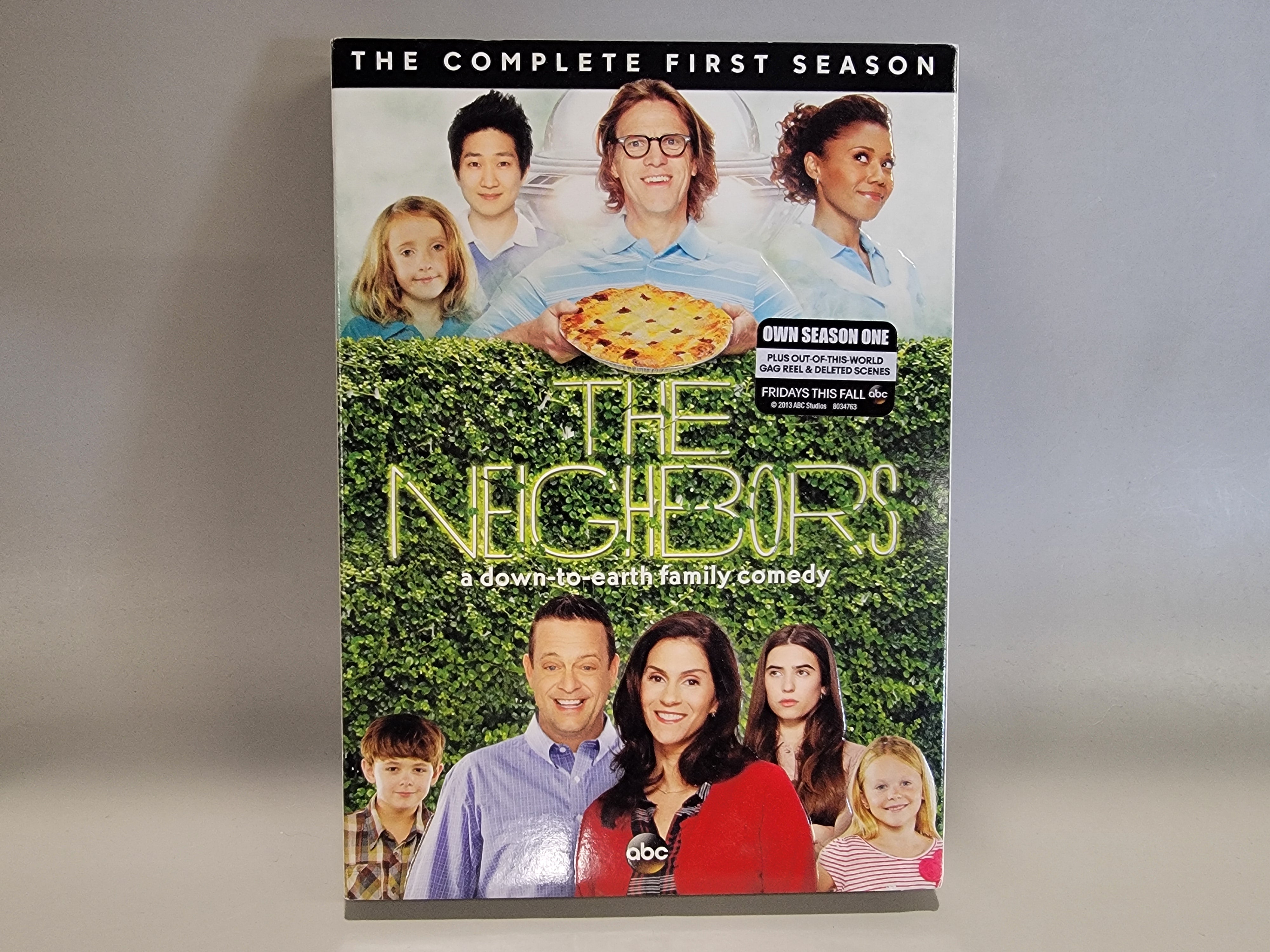 THE NEIGHBORS: THE COMPLETE FIRST SEASON DVD [USED]